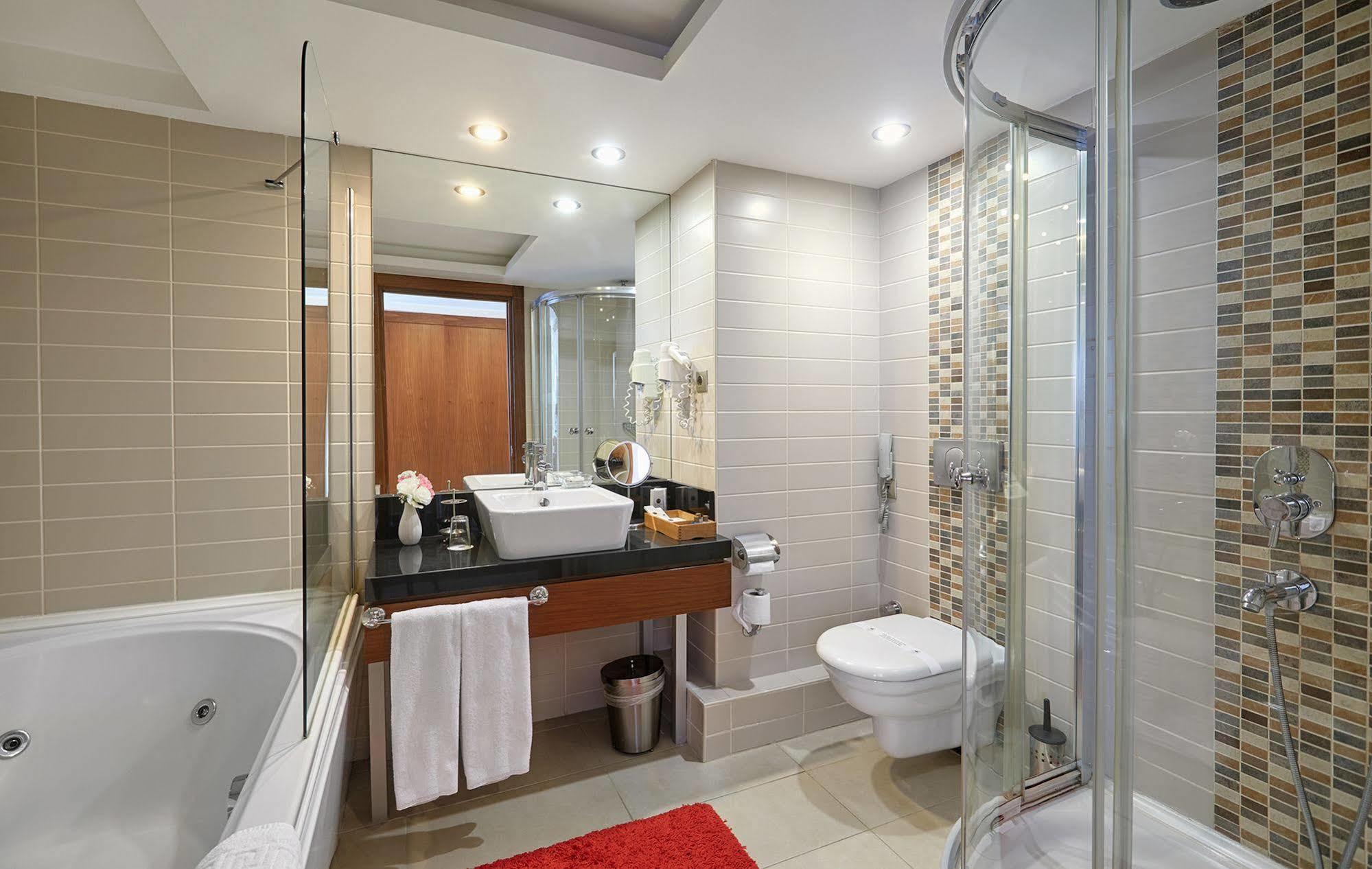 Kordon Hotel Pasaport Izmir Bagian luar foto