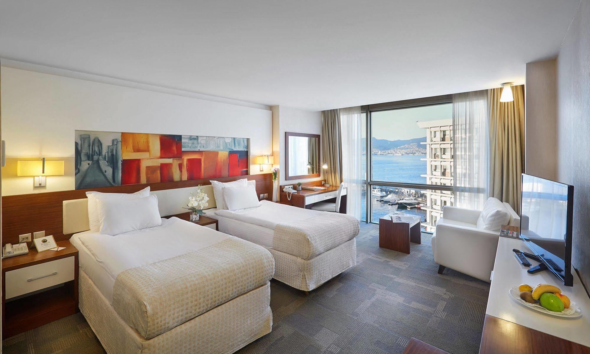 Kordon Hotel Pasaport Izmir Bagian luar foto